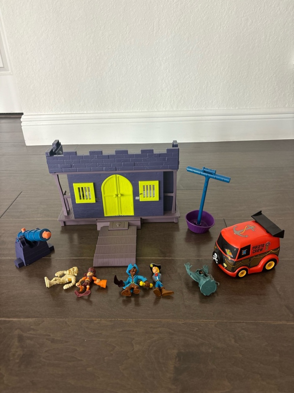 Scooby Doo Playset with Lime Green Door and Red Van - Kids Toys